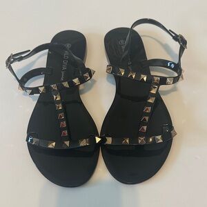 Wild Diva Black Patent Gold Studded T-Strap Sandals Comfy Summer Shoes Casual 7